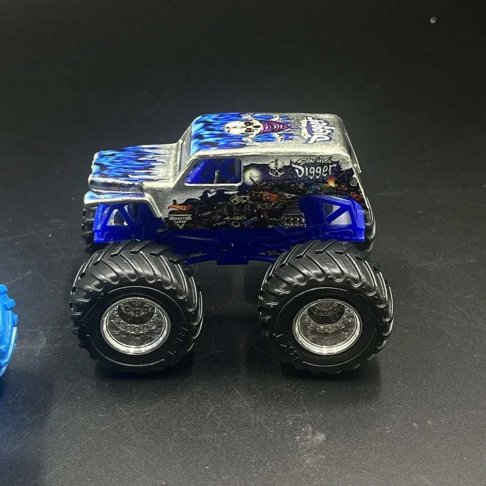 Hot Wheels Monster Jam Grave Digger Truck Lot of‎ 4 1:64 Scale Bad Bone
